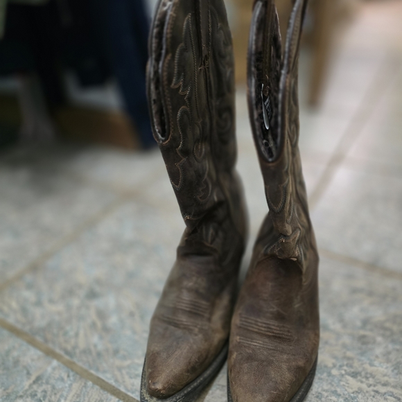 Women's Cowboy Boots - Picture 3 of 5